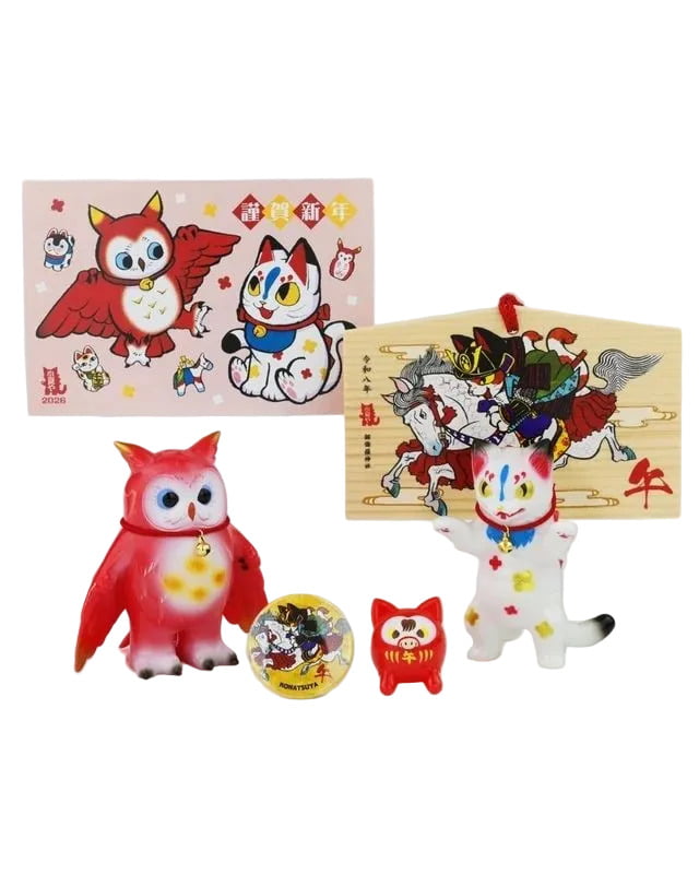 The Konatsuya 2026 Happy Set by Konatsuya features Japanese-themed figurines and items: an owl, two cats, a Negora figure, a button, a card with an owl and cat, and a wooden plaque with a samurai scene.