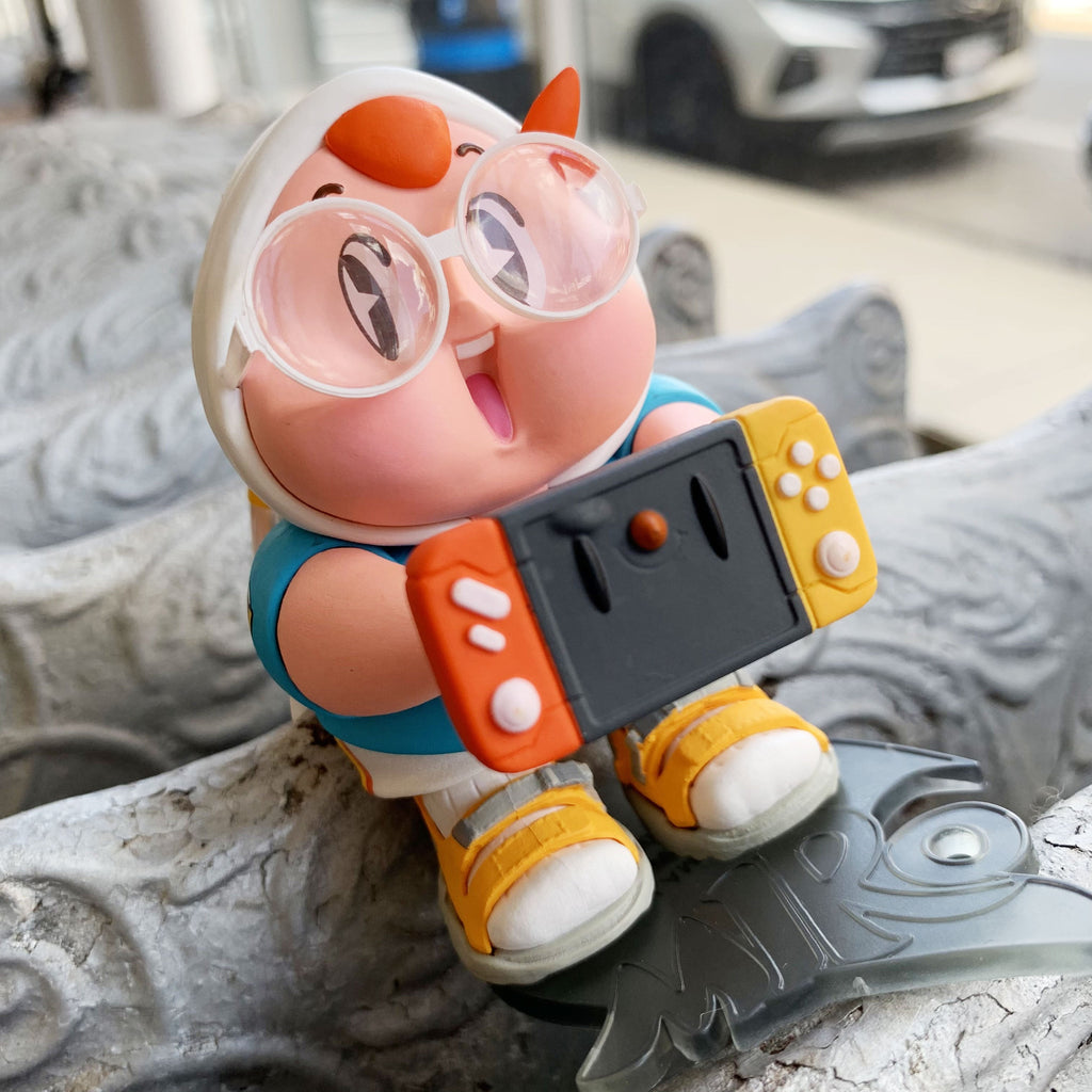 Miro & Wujo Blind Box is a Chinese artist known for his unique style and innovative work.