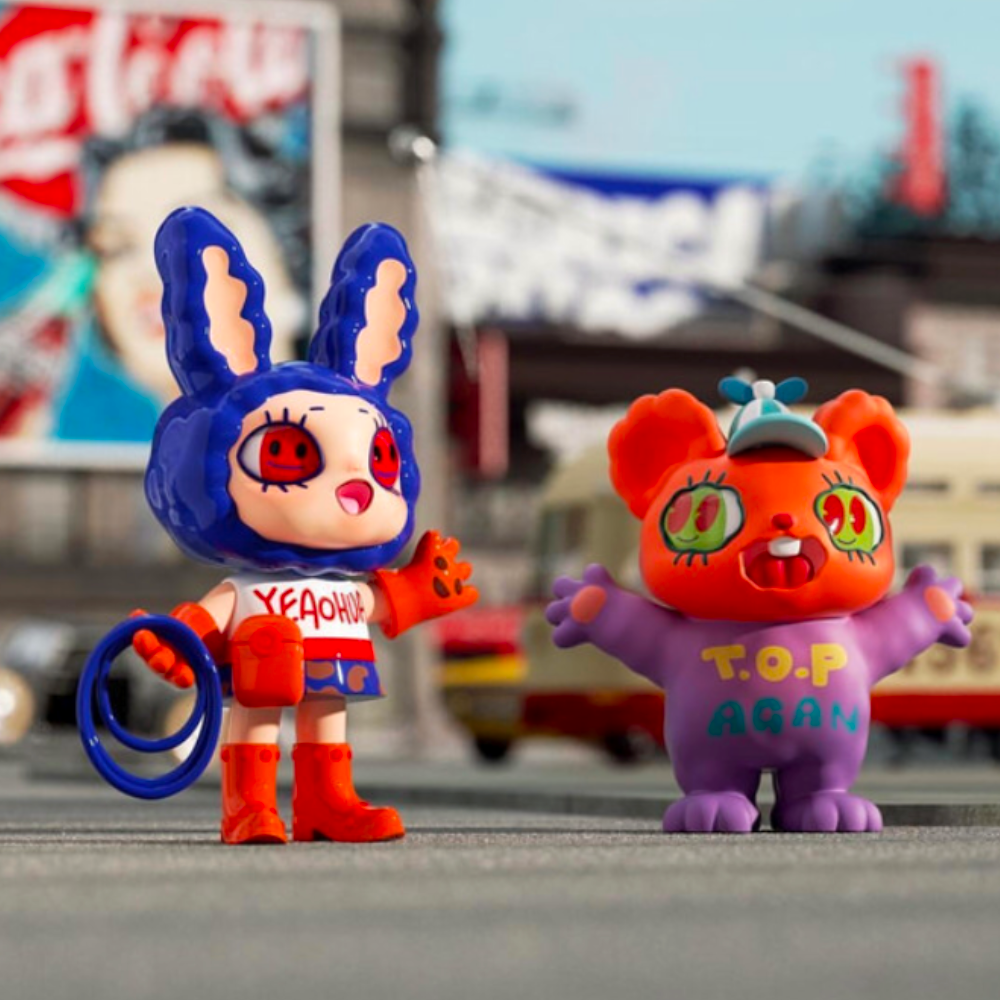 Two vintage toy figures from the Finding Unicorn Yeaohua - American Vintage Blind Box series stand next to each other in front of a city.