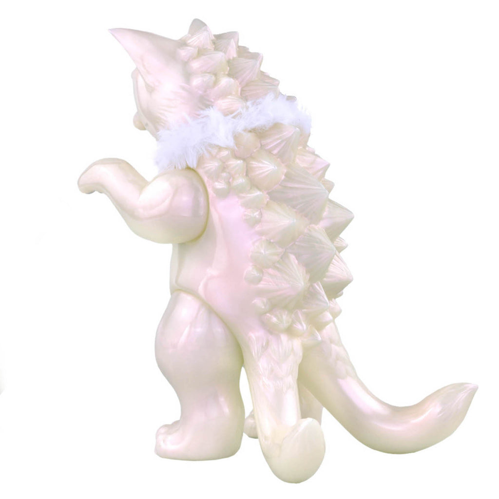 The Daioh Negora — Snow Pearl by Konatsuya (JP) is a pale white, shiny creature with scales and a long tail standing upright. It has a fluffy white collar that hints at its kitty monster identity, resonating with the playful style of Japanese artist Konatsu.