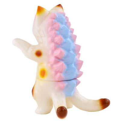 A Konatsuya (JP) Negora — Mike figurine, resembling a kitty cat with a spiky back, sits in pink and blue hues, facing away.