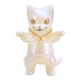 A limited edition white Negora Birthstone Collection — Pearl cat figurine adorned with a pearl necklace by Konatsuya (JP).