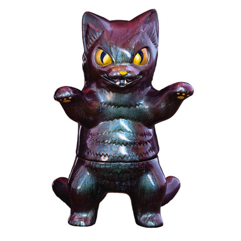 A Konatsuya (JP) Negora figurine in Polarized Purple/Navy with large yellow eyes and a playful pose resembles a mischievous kitty cat on a white background.