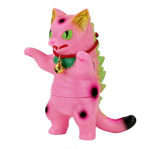 The Konatsuya (JP) Negora — Sakura Lucky Cat is a pink kitty figurine with green eyes, an upright pose, green and yellow back spikes, a red collar, and gold bell—capturing the playful charm of a little monster.