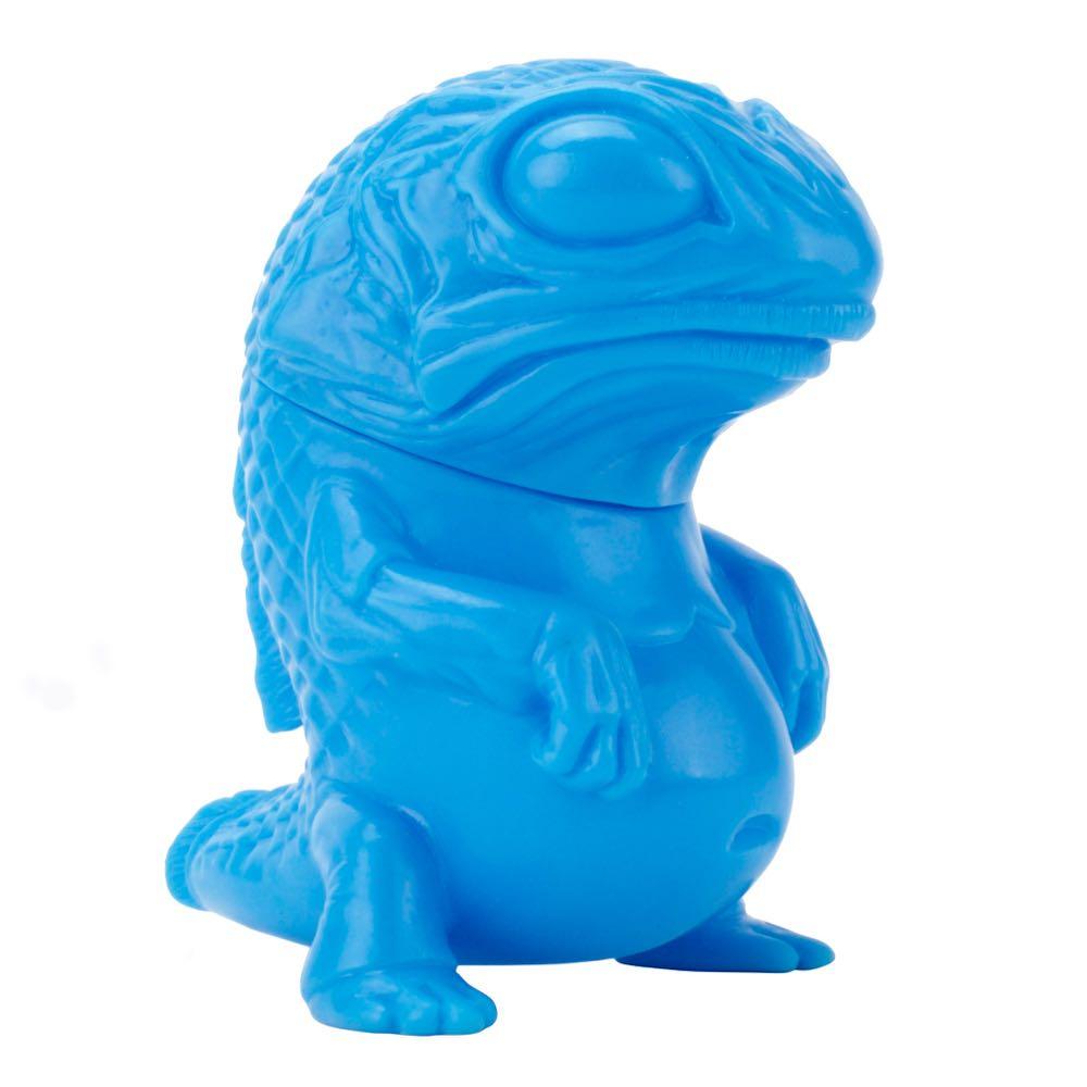 A blue Snybora toy lizard sits on a white background, sculpted with care by Squibbles Ink + Rotofugi (US).