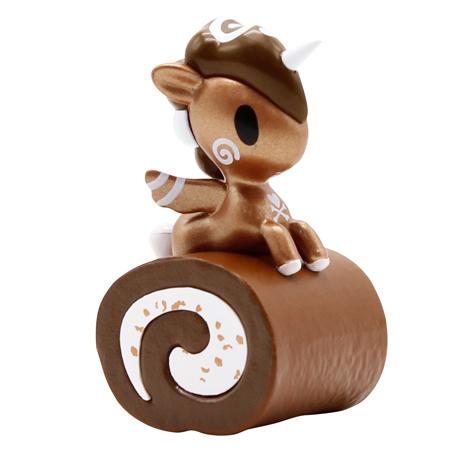 This Delicious Unicorno Blind Box contains a small Unicorno figurine sitting on top of a roll.